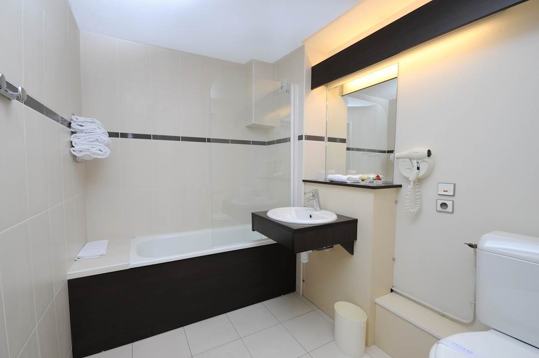 Salle de Bain Kyriad Hotel Orleans Nord - Saran