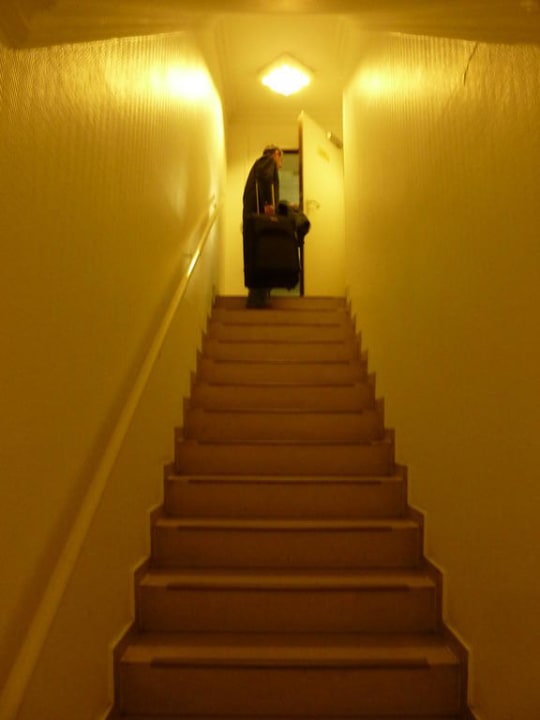 Weg zur Garage Crowne Plaza ® Hamburg - City Alster