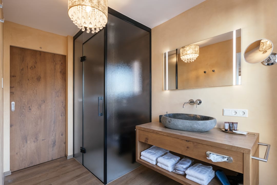 Zimmer Viktorias Home In Room Spa Appartements