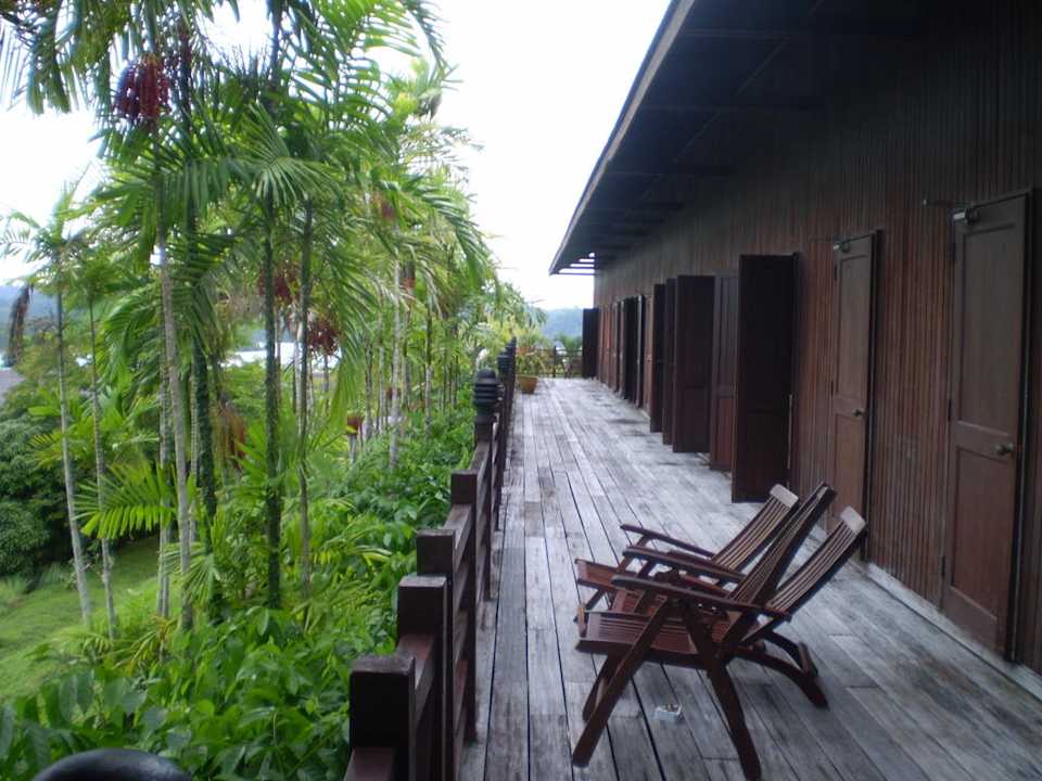 Longhouse mit den Duplex Suiten Aiman Batang Ai Resort & Retreat