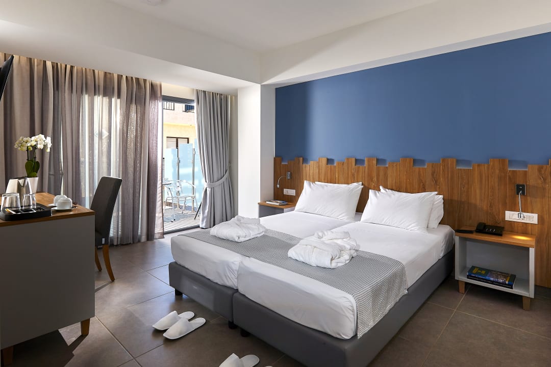 Zimmer Pollis Hotel