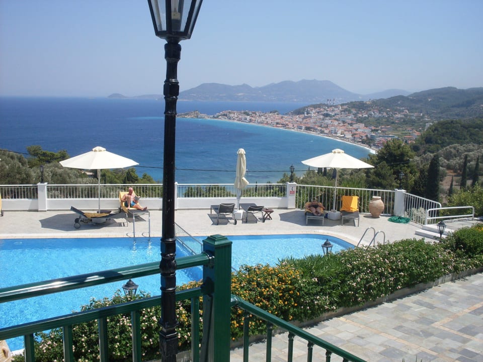 Blick auf den Pool und Kokkari Hotel Kalidon Panorama