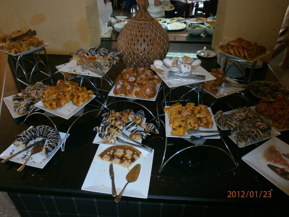 Nachspeisen-Kuchenbüffet im Tangine Pickalbatros Jungle Aqua Park Resort - Neverland Hurghada