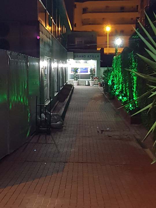 Außenansicht Grand Atilla Hotel