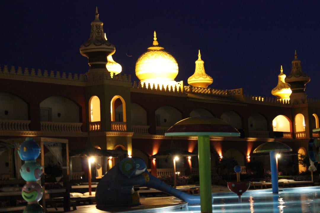 Вечер у детского бассейна Pickalbatros Alf Leila Wa Leila Resort - Neverland Hurghada