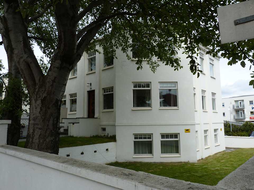 Vorderansicht Guesthouse Hrafninn