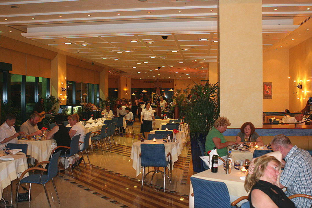 Buffetrestaurant Waves Le Meridien Mina Seyahi Beach Resort & Waterpark