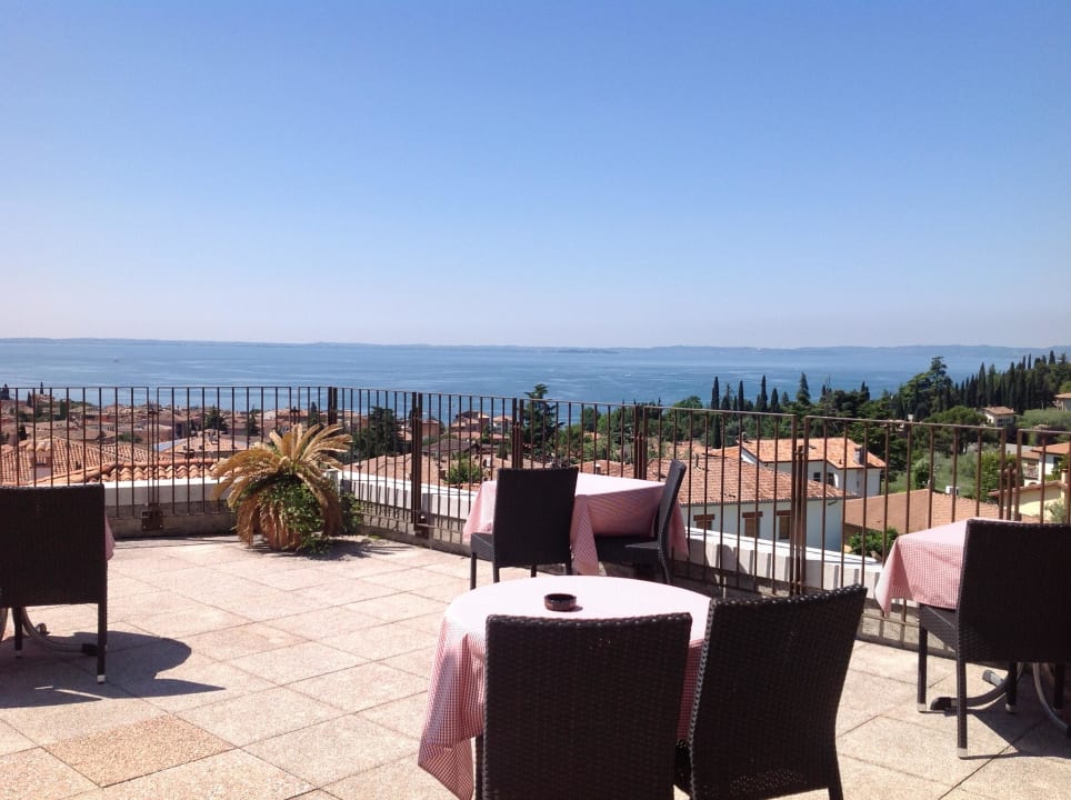 Sommerfrühstücksterrasse Villa Ca Nova