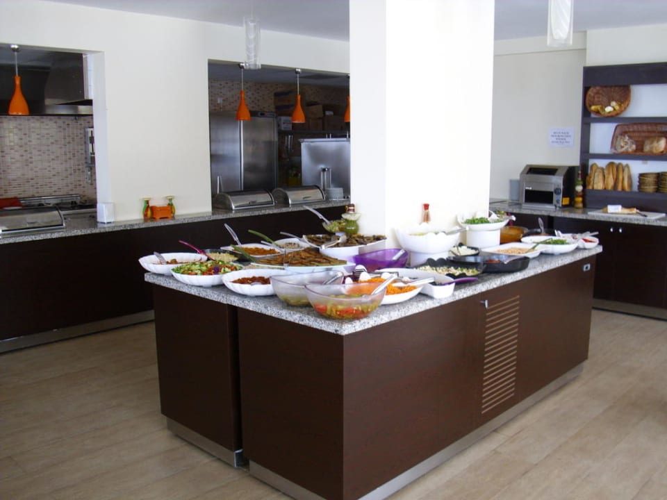 Das kalte Vorspeisenbuffet am Mittag Dogan Beach Resort & Spa