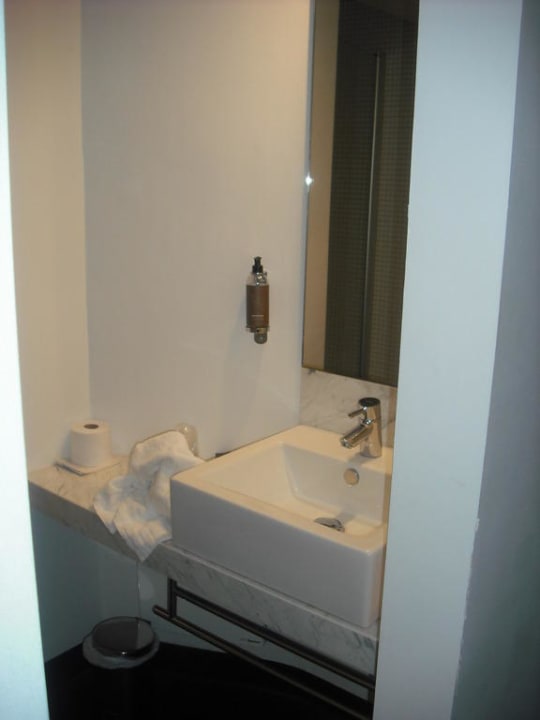Badezimmer - Waschbecken Leopold Hotel Ostend