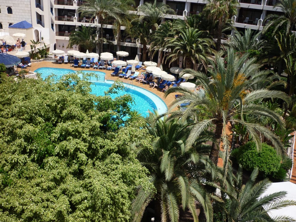 Blick auf den Pool Seaside Hotel Sandy Beach