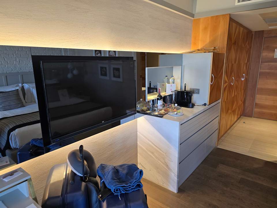 Zimmer Acanthus Cennet Barut Collection