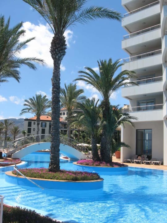 Poolanlage des Hotels Pestana Grand Ocean Resort