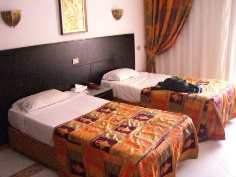 Betten (Zimmer 433) Pickalbatros Alf Leila Wa Leila Resort - Neverland Hurghada