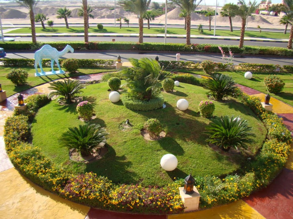 Сад Pickalbatros Palace Resort