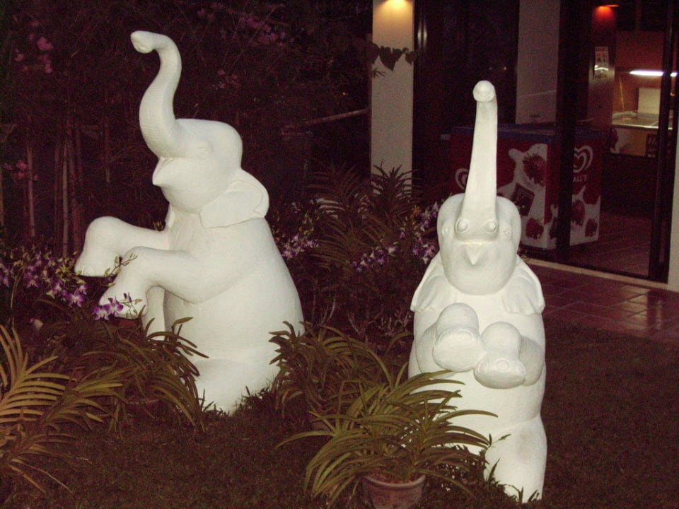 Einfahrt Hotel Naithonburi Beach Resort