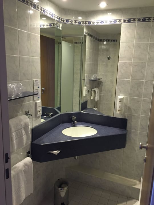 Badezimmer Premier Inn Essen City Limbecker Platz