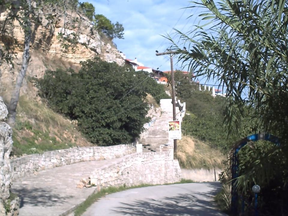 Treppe zum Ort Afithos Afitis Boutique Hotel
