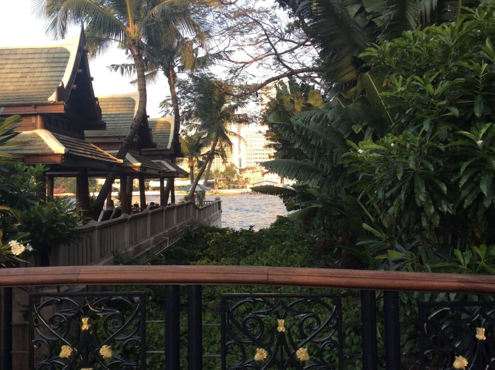 Viel grün inmitten der Stadt Hotel The Peninsula Bangkok