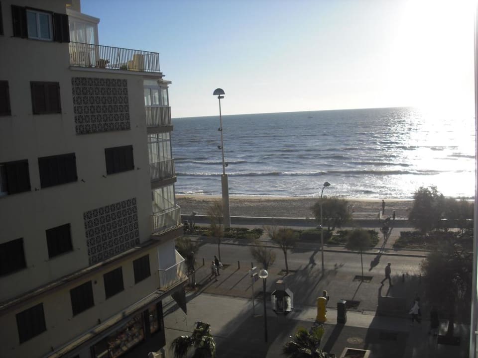 Ausblick vom Balkon (4ter Stock) Hotel Hispania