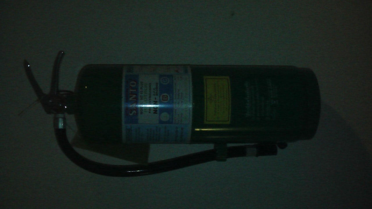 Feuerlöscher im Treppenhaus Hotel Phuket Merlin