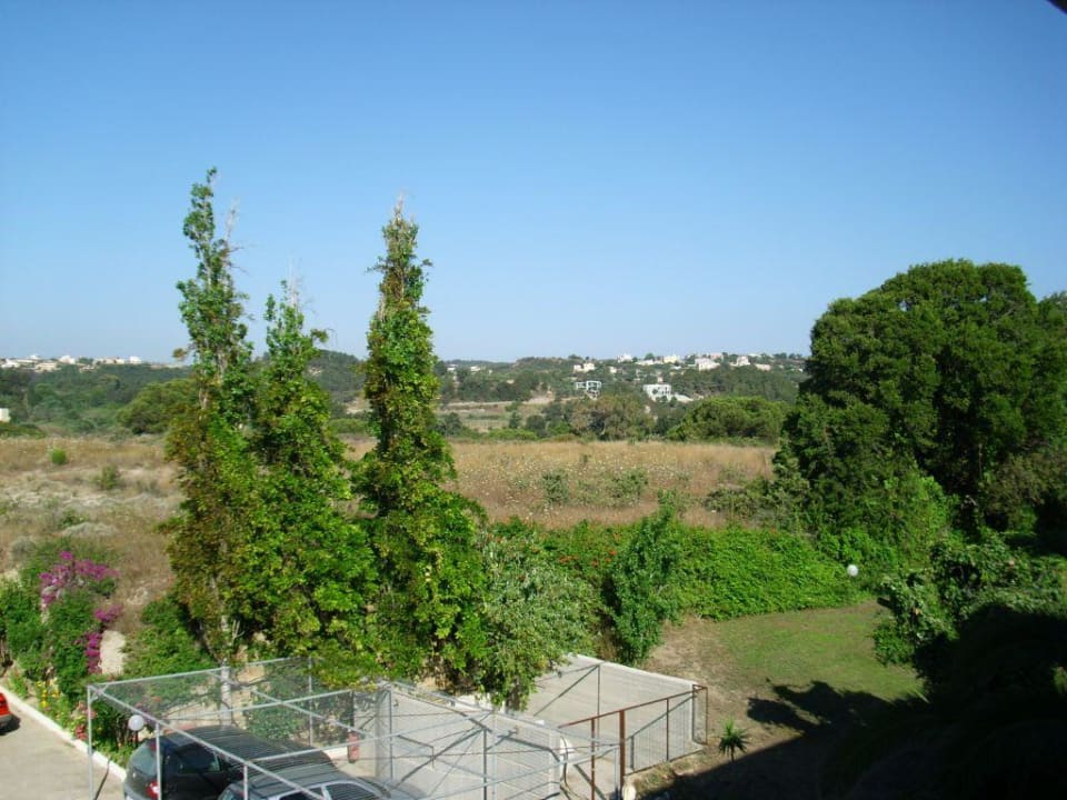 Blick aus dem Zimmer ( Landseite ) Hotel Kalithea Sun & Sky