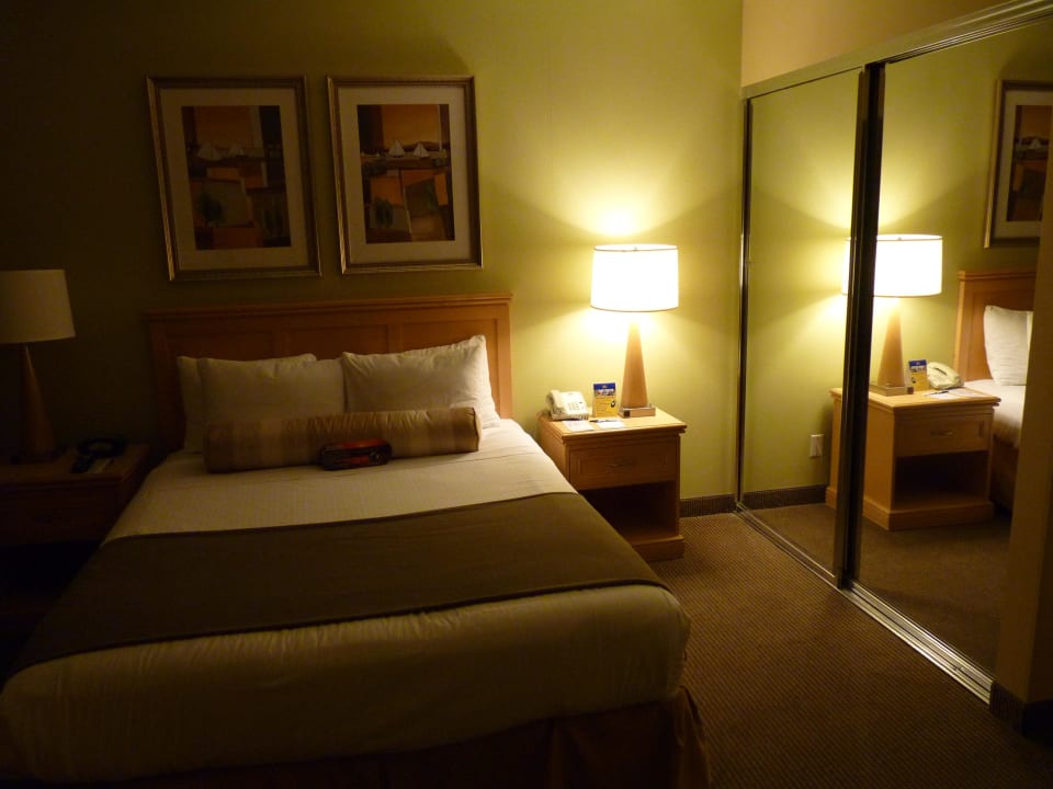 Schlafzimmer mit großem Spiegelschrank The Kinney - Venice Beach