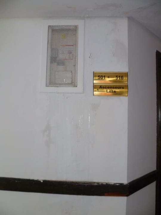 Gang im 5. Stock nach dem Gewitter Hotel Amir Palace