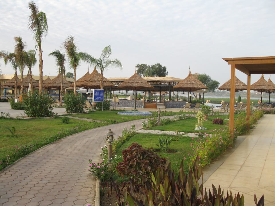 Weg zum Horizon Pool Jolie Ville Kings Island Luxor