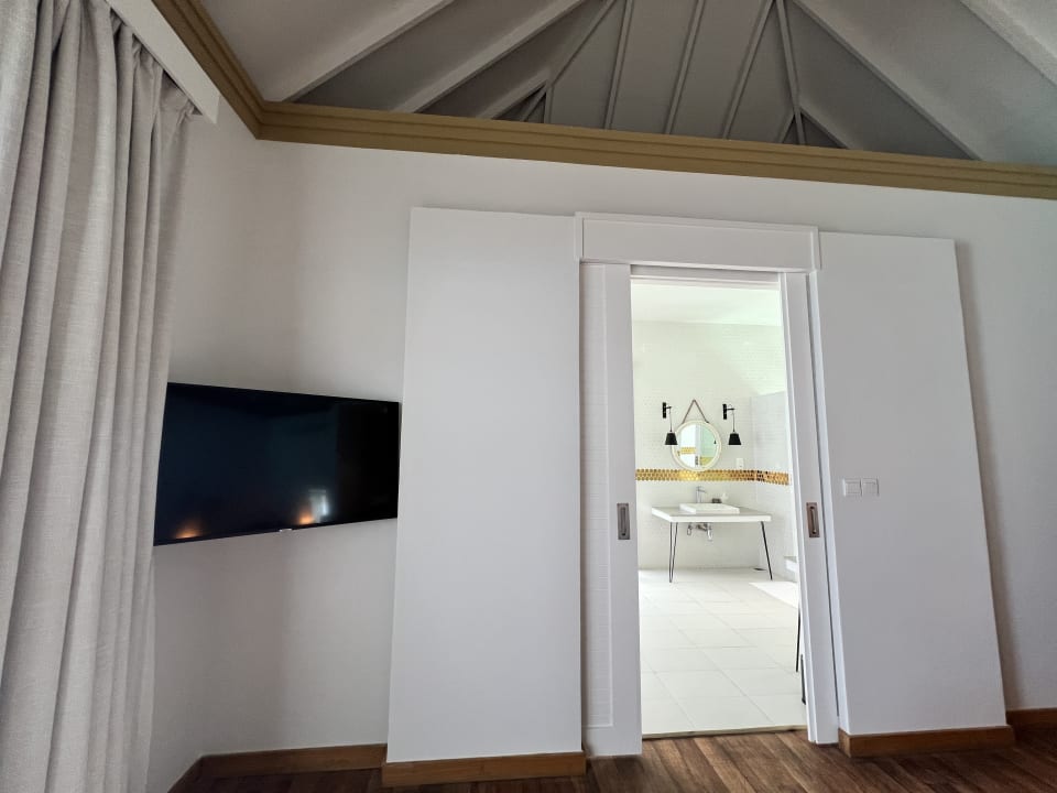 Zimmer Sun Siyam Iru Veli