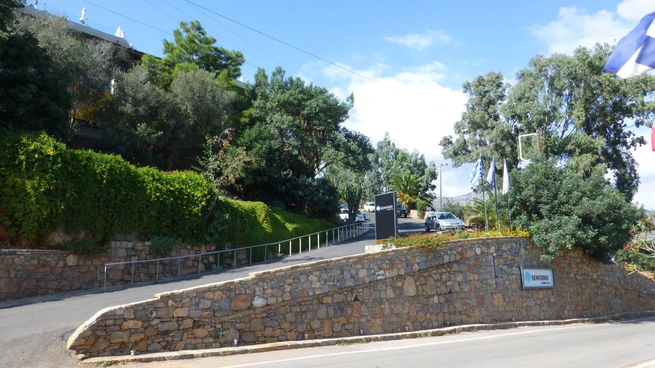 Zum Strand über die Straße Domes Aulus Elounda All-Inclusive Resort, Curio Collection by Hilton