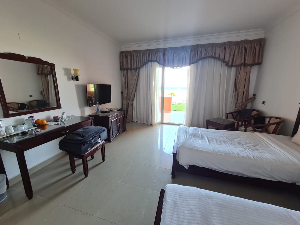 Zimmer Three Corners Happy Life Beach Resort