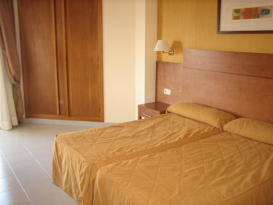 Geräumiges Schlafzimmer Hipotels Bahia Grande