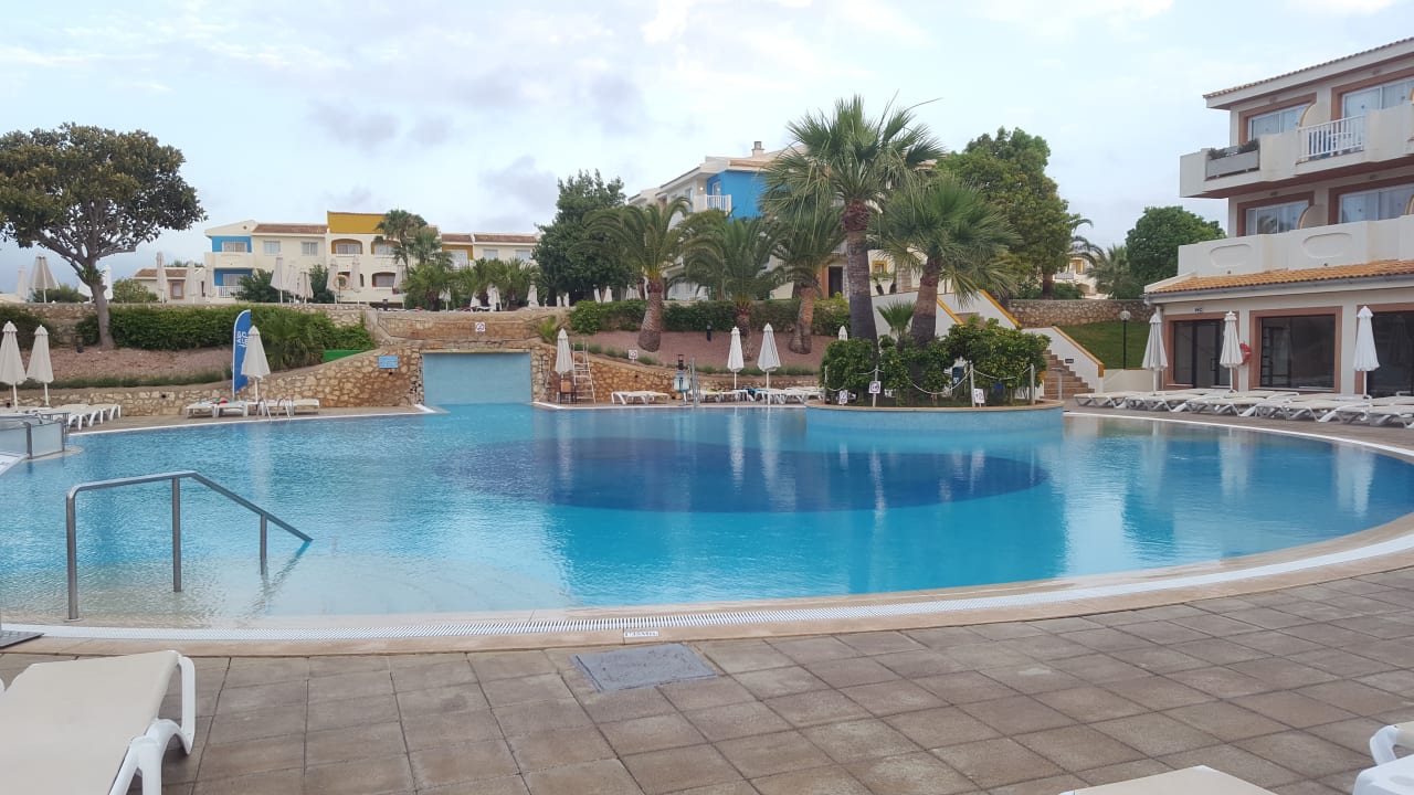 Pool blau punta reina