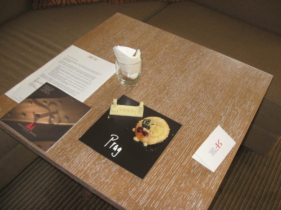 Willkommensgruß im Zimmer Rocco Forte Villa Kennedy