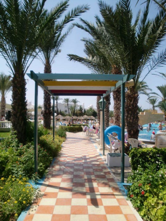 Weg zum Pool/Strand Houda Golf & Beach Club