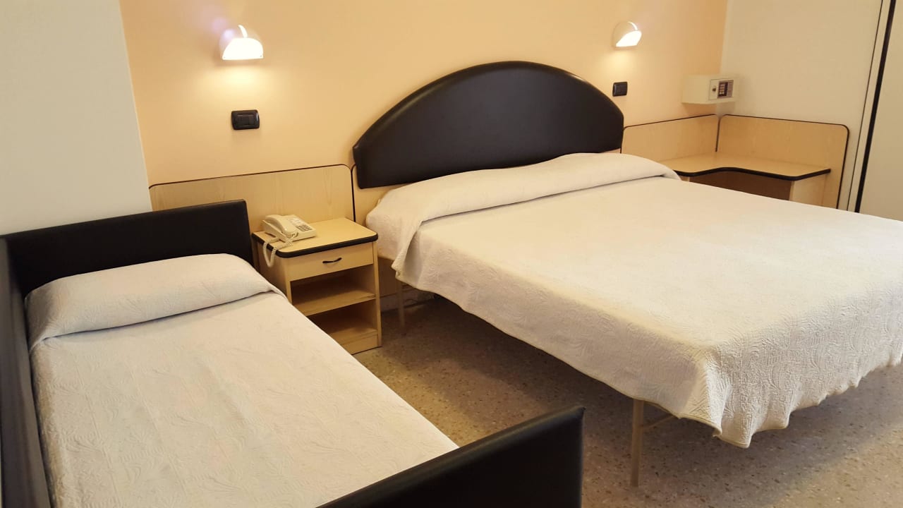 Gold 3-bed room Hotel Trocadero