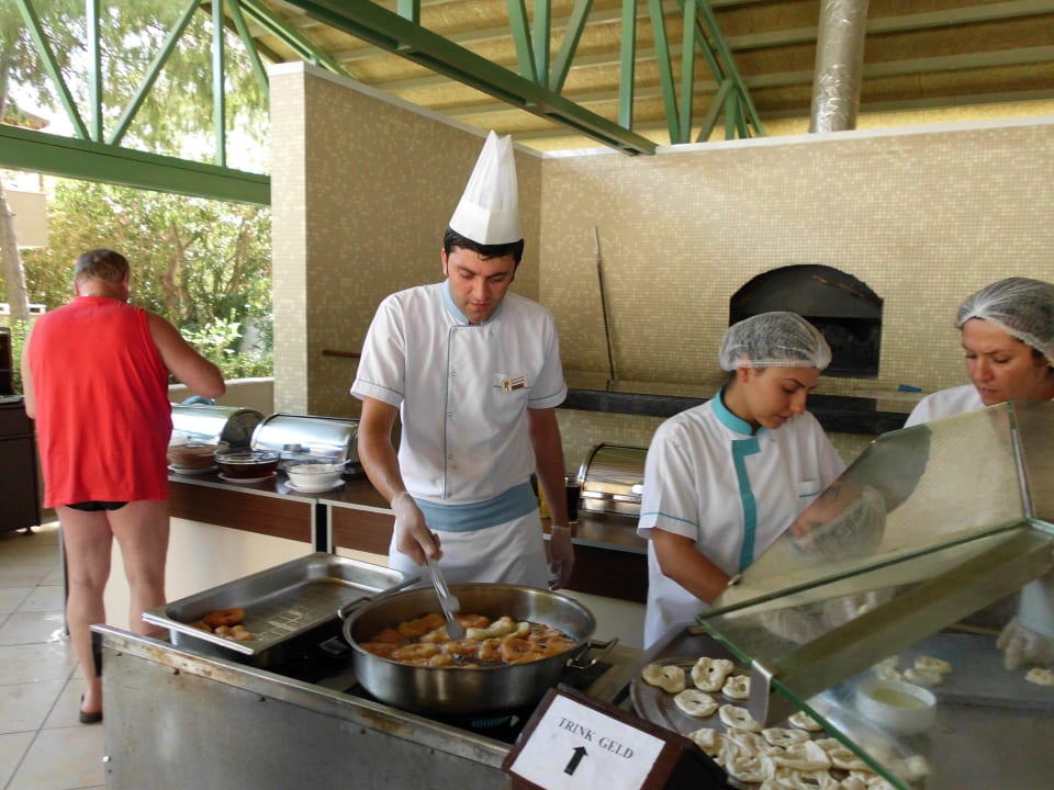 Frisch frittierte Krapfen Club Sidelya Hotel