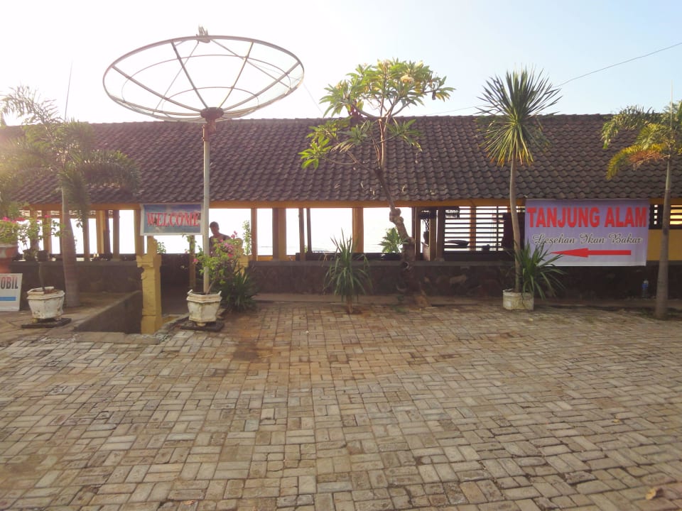 Zugang zum Restaurant / Rezeption Hotel Tanjung Alam