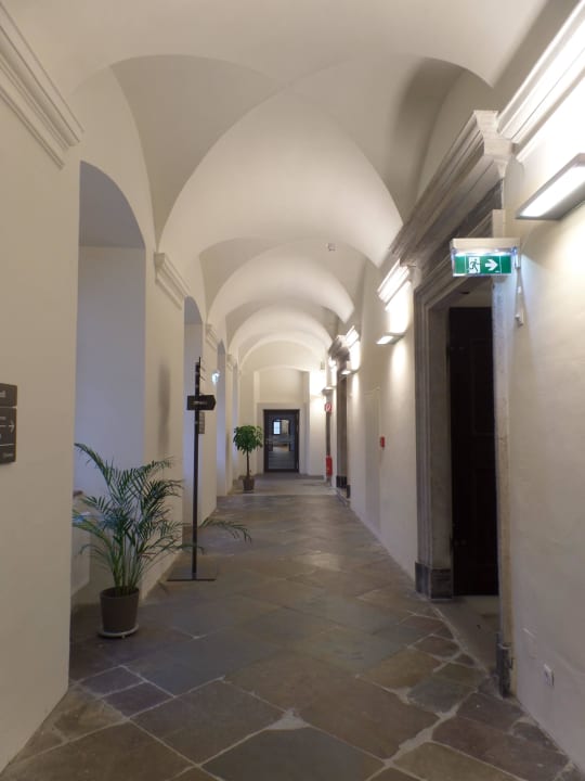 Lange Gänge durch das ehemalige Kloster JUFA Hotel Spital am Pyhrn