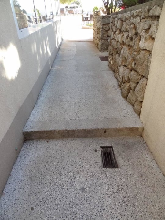 Zugang Pool (Bild 1/4) Drazica Resort - Hotel Drazica