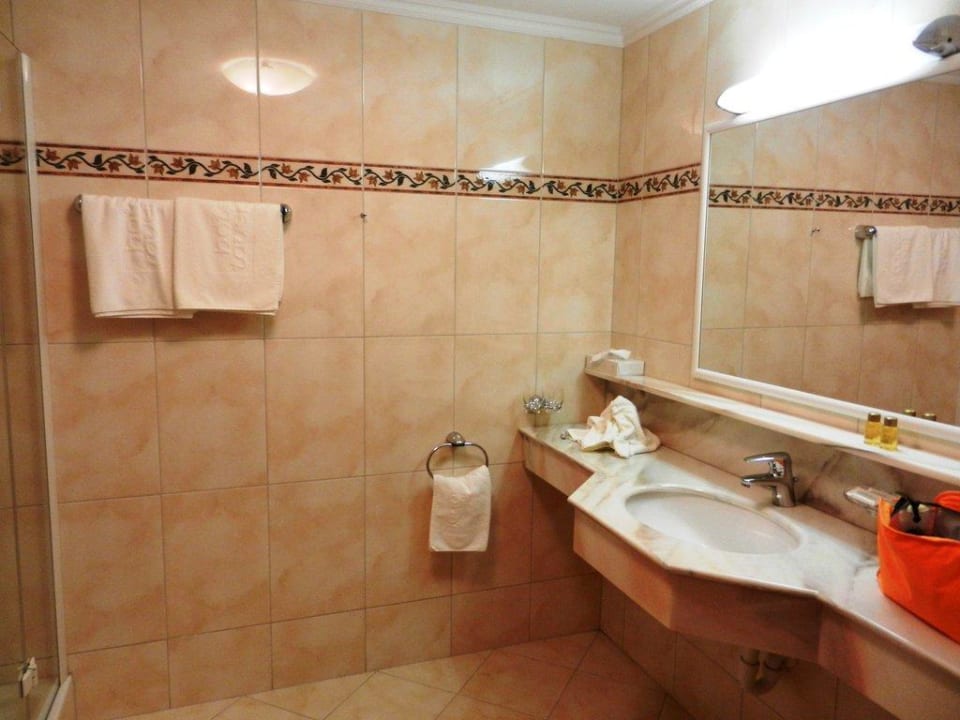 Bad mit Marmorbecken Hotel Tauernhof