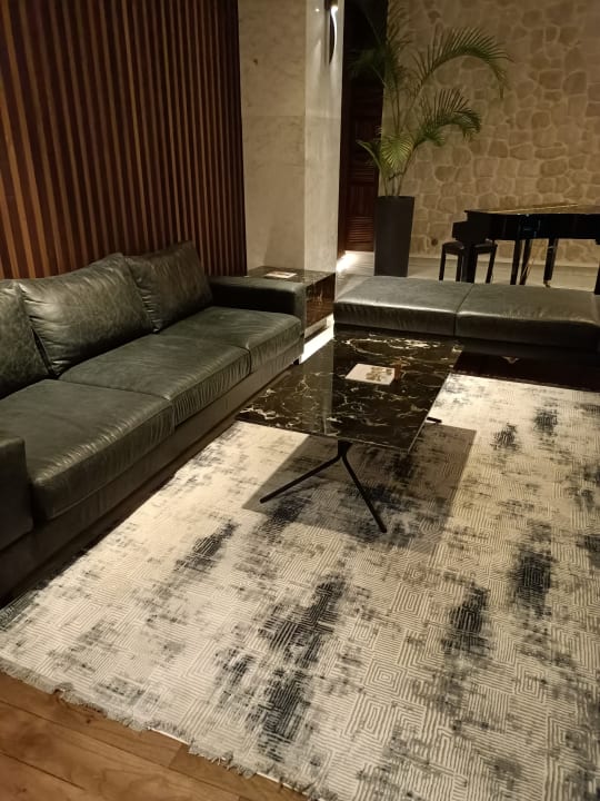 Lobby Rubi Platinum Sign