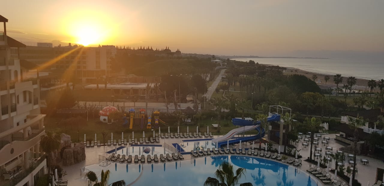 Pool Bella Resort & Spa