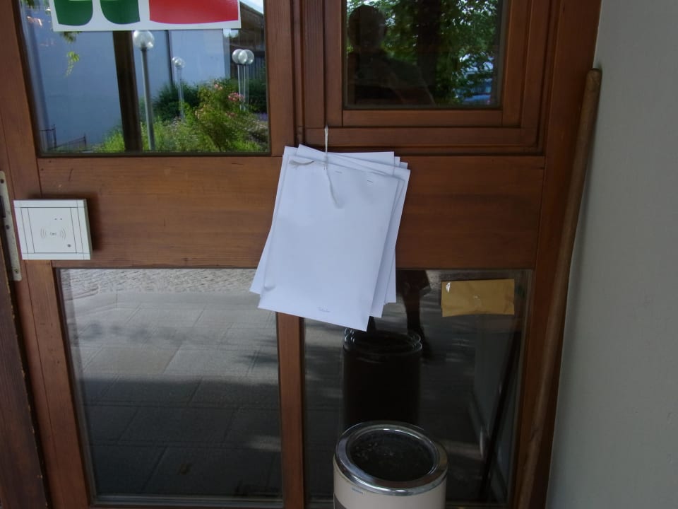 Zimmerschlüssel  hängen ander Außentür Landhotel Rosenberger