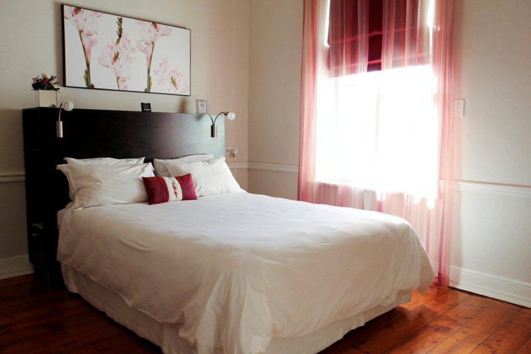 Room - Watsonia Nine Flowers Guest House