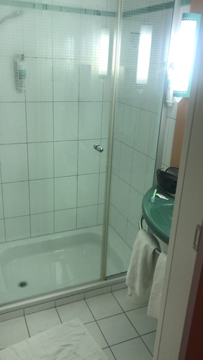 Zimmer Hotel Ibis Baar / Zug