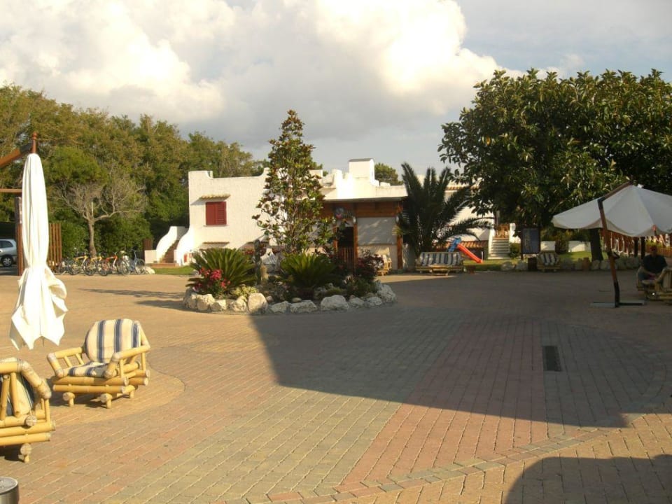 Vor Rezeption Le Mandrelle Beach Resort