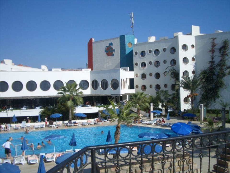 Hotel und Pool MC Beach Park Resort Hotel