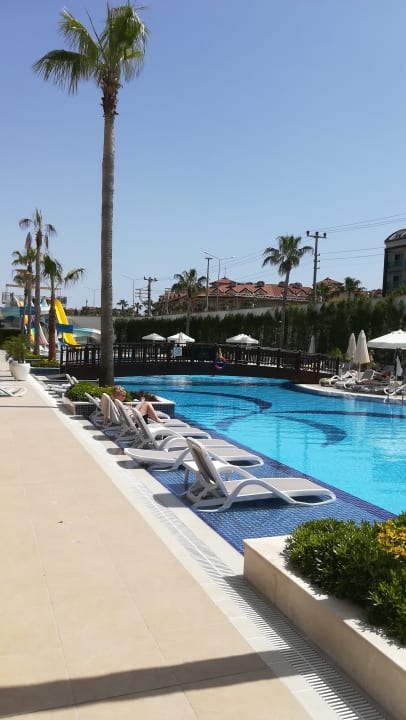 Pool Mary Hotel Side